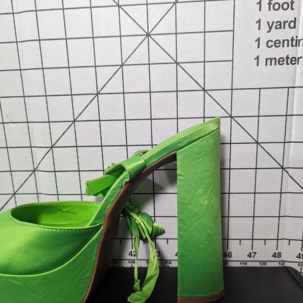 NEW-Size 9.5 Womens Gianni Bini Karstin Velvet Ankle WrapUp Platform Heels Green - Picture 7 of 8